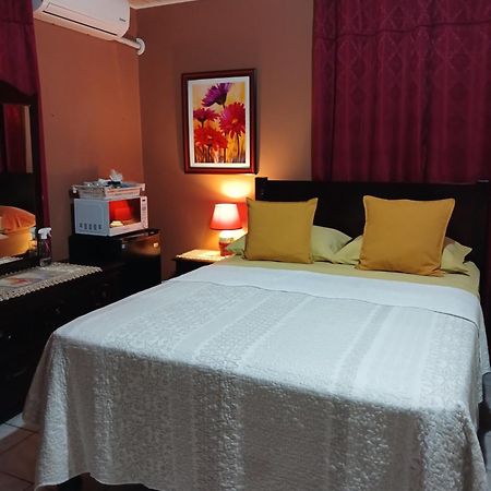 Ultimate Freedom Bed And Breakfast Santa Cruz Esterno foto